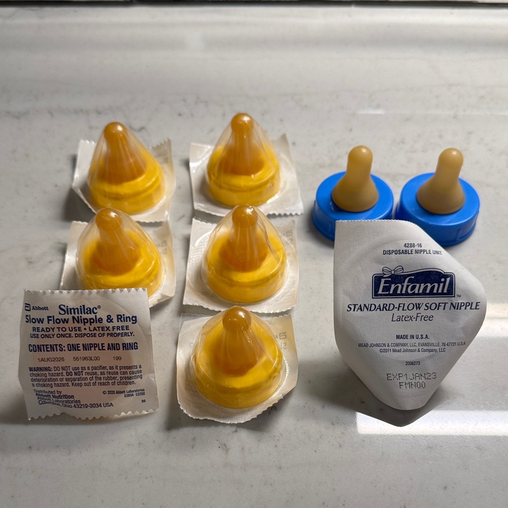 Similac Slow-Flow Nipple & Ring (6), Enfamil Standard-Flow Soft Nipple (1)